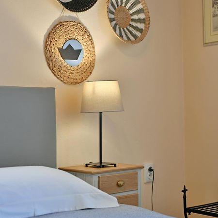 Athina Guesthouse イドラ エクステリア 写真