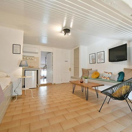 Athina Guesthouse イドラ エクステリア 写真