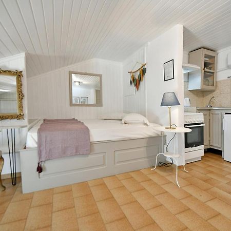 Athina Guesthouse イドラ エクステリア 写真