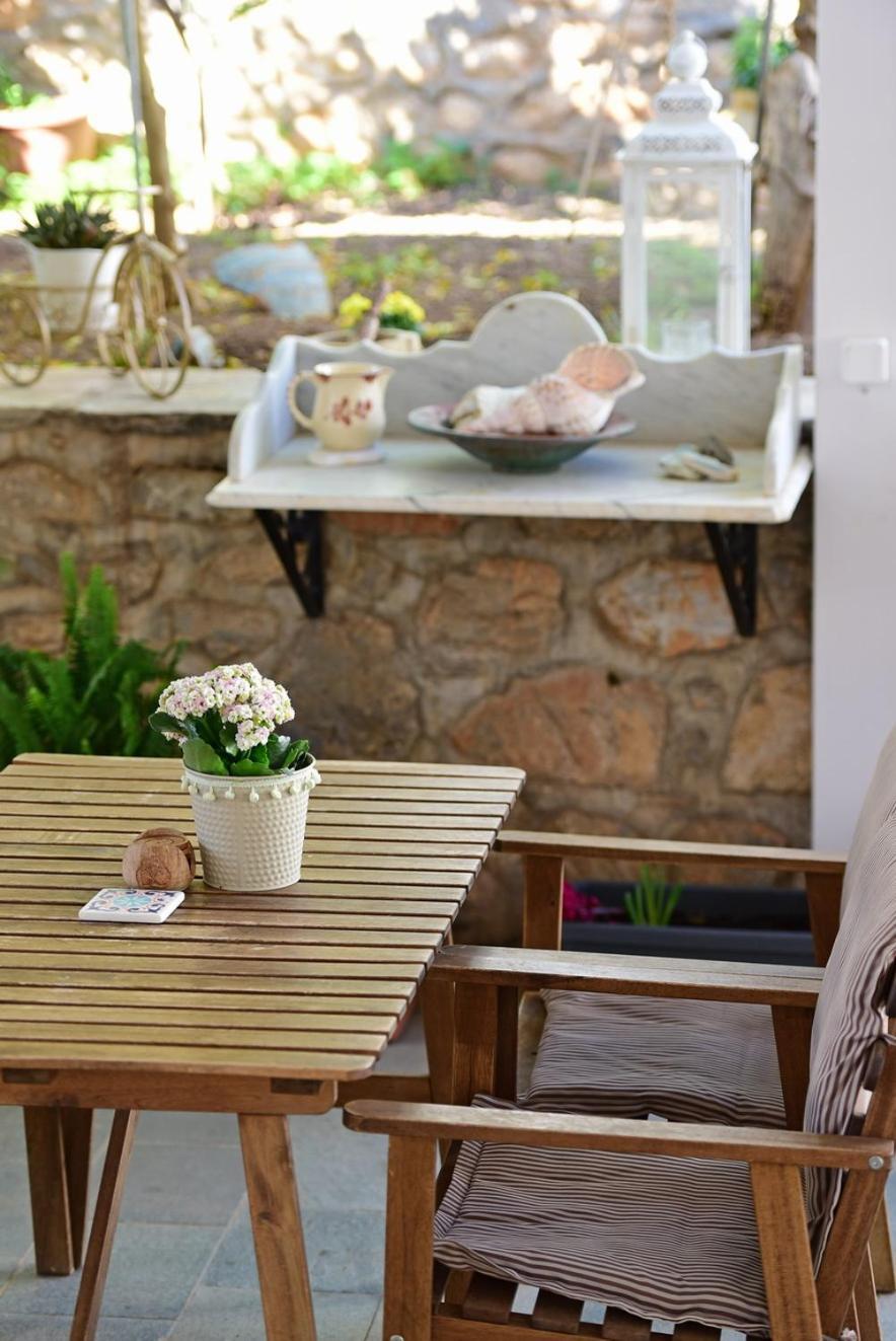 Athina Guesthouse イドラ エクステリア 写真