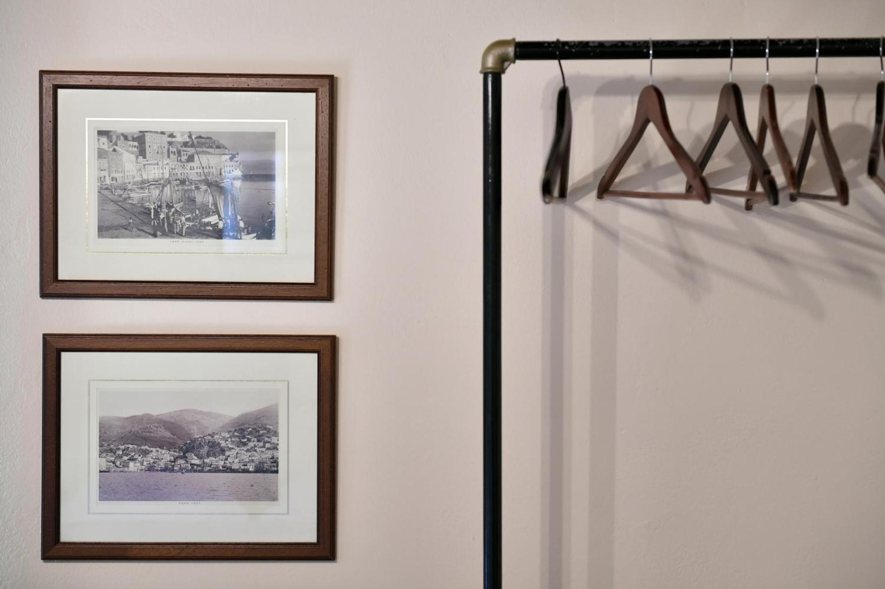 Athina Guesthouse イドラ エクステリア 写真