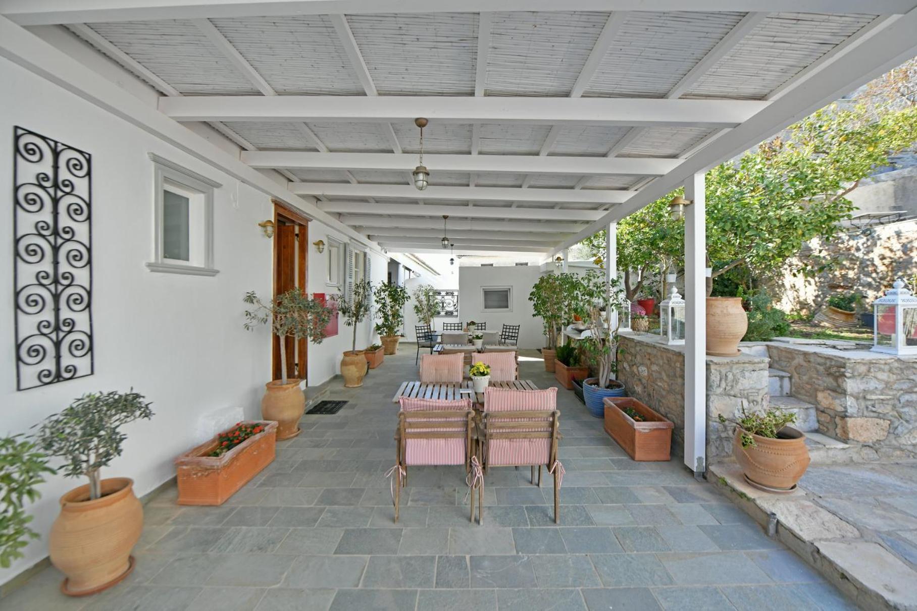 Athina Guesthouse イドラ エクステリア 写真