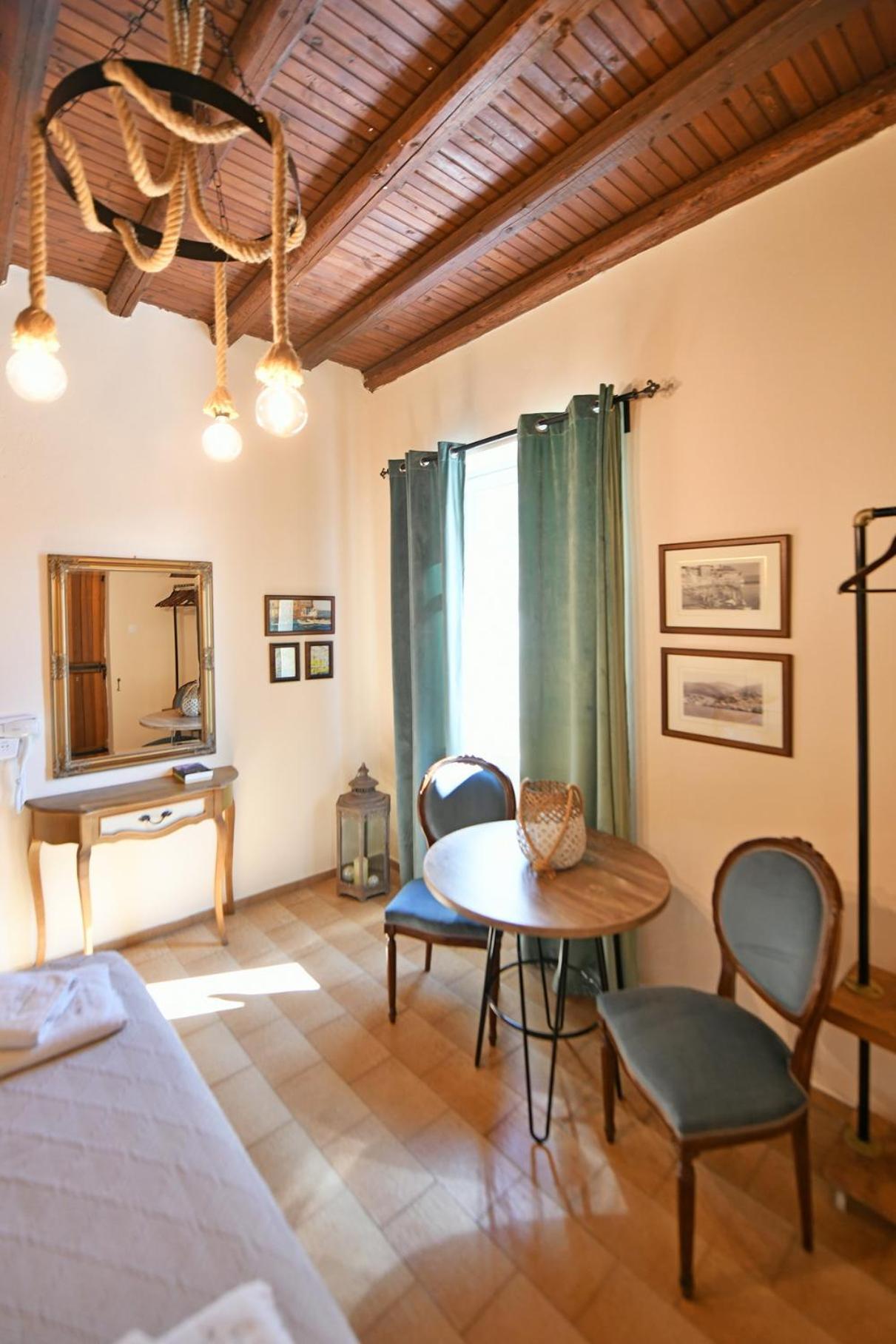Athina Guesthouse イドラ エクステリア 写真
