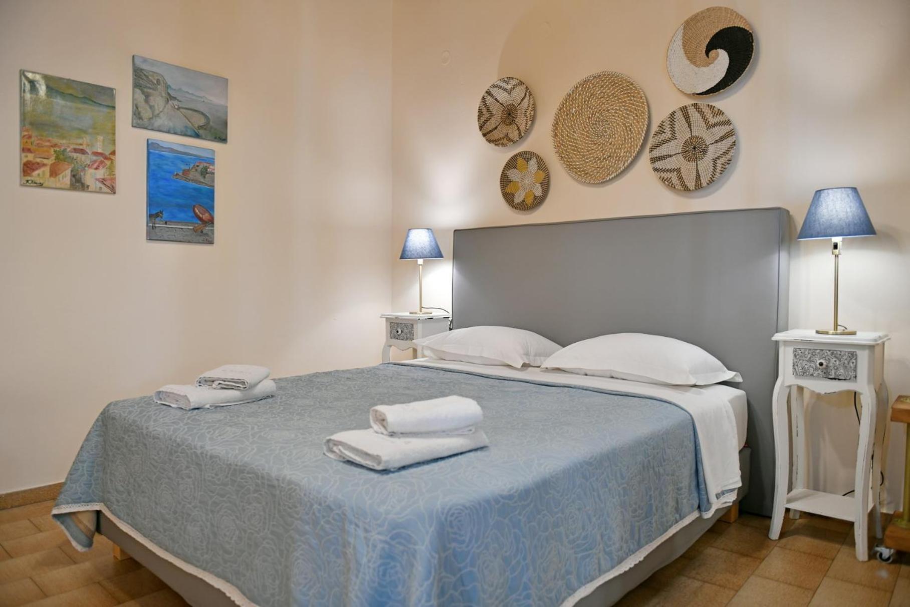 Athina Guesthouse イドラ エクステリア 写真