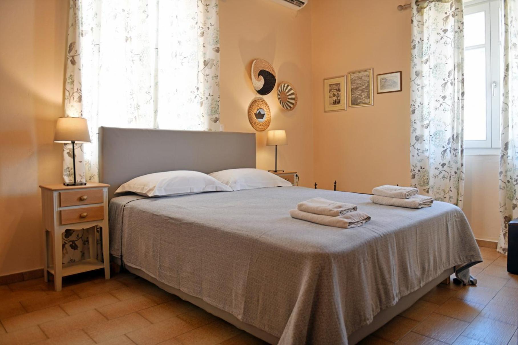 Athina Guesthouse イドラ エクステリア 写真